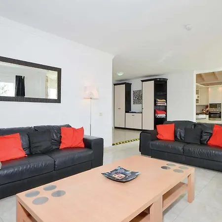 Sleeps 10 Air Con Wifi