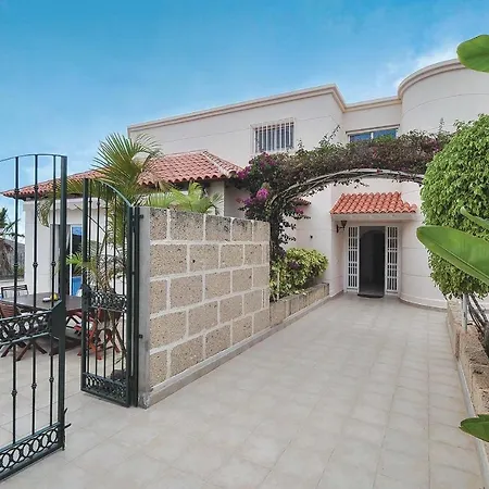 Sleeps 10 Air Con Wifi Chayofa