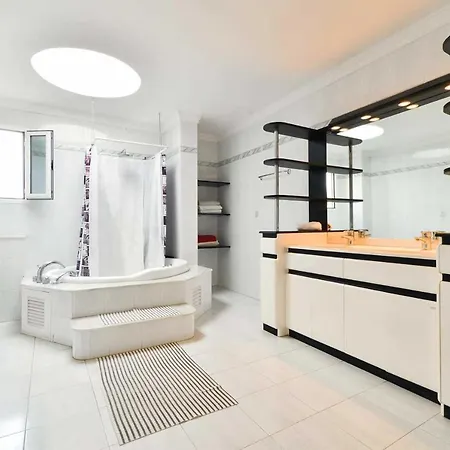 Sleeps 10 Air Con Wifi *