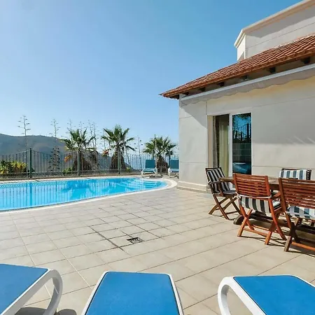Sleeps 10 Air Con Wifi *